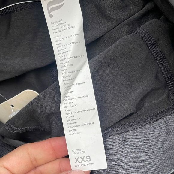 Fabletics ULTRA HIGHWAISTED WOOL BASELAYER LEGGING SHORT XXS/0-2 - Picture 8 of 9